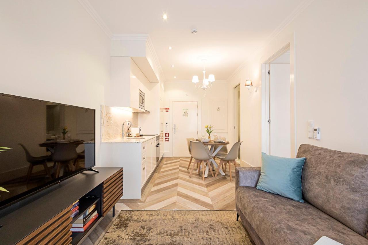 19 Nineteen Suites - Espinho إسبِنو المظهر الخارجي الصورة