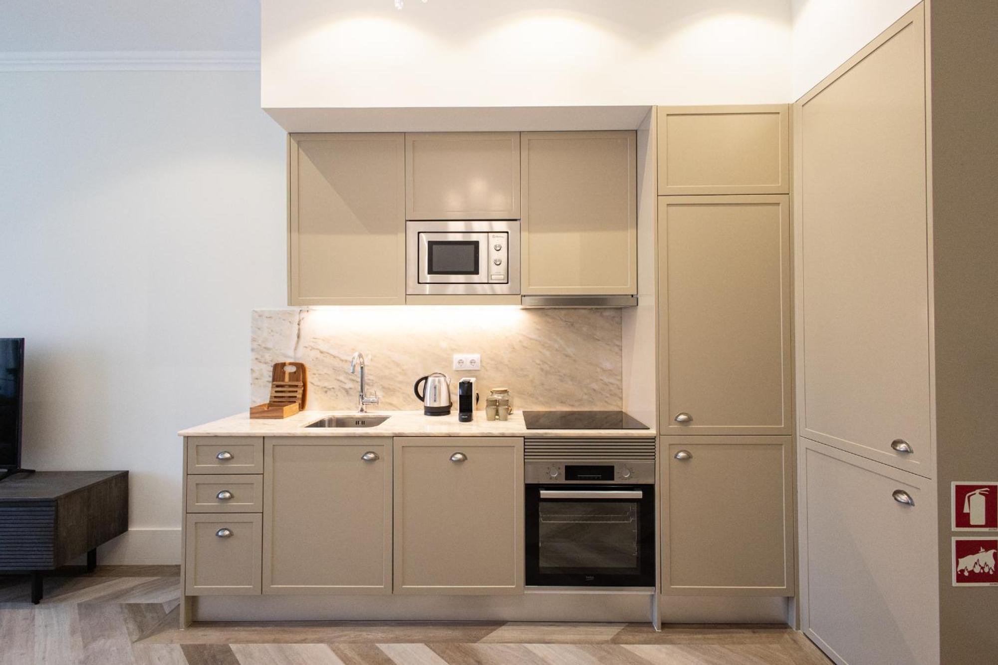 19 Nineteen Suites - Espinho إسبِنو الغرفة الصورة