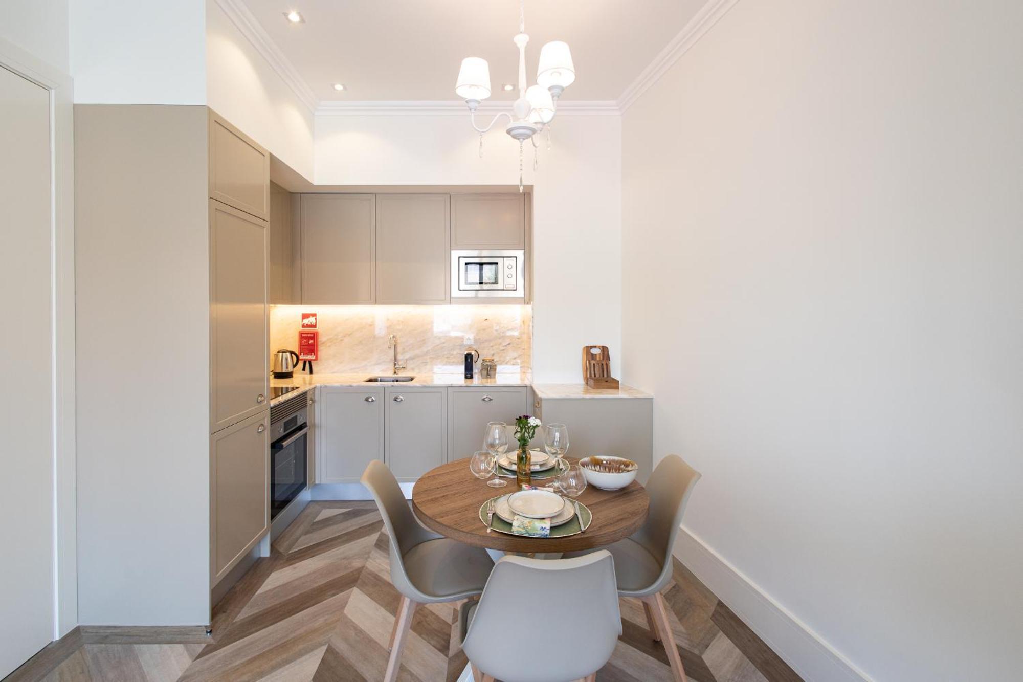 19 Nineteen Suites - Espinho إسبِنو الغرفة الصورة