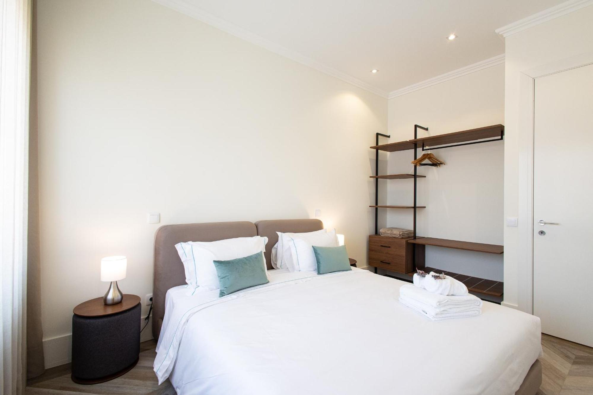 19 Nineteen Suites - Espinho إسبِنو الغرفة الصورة