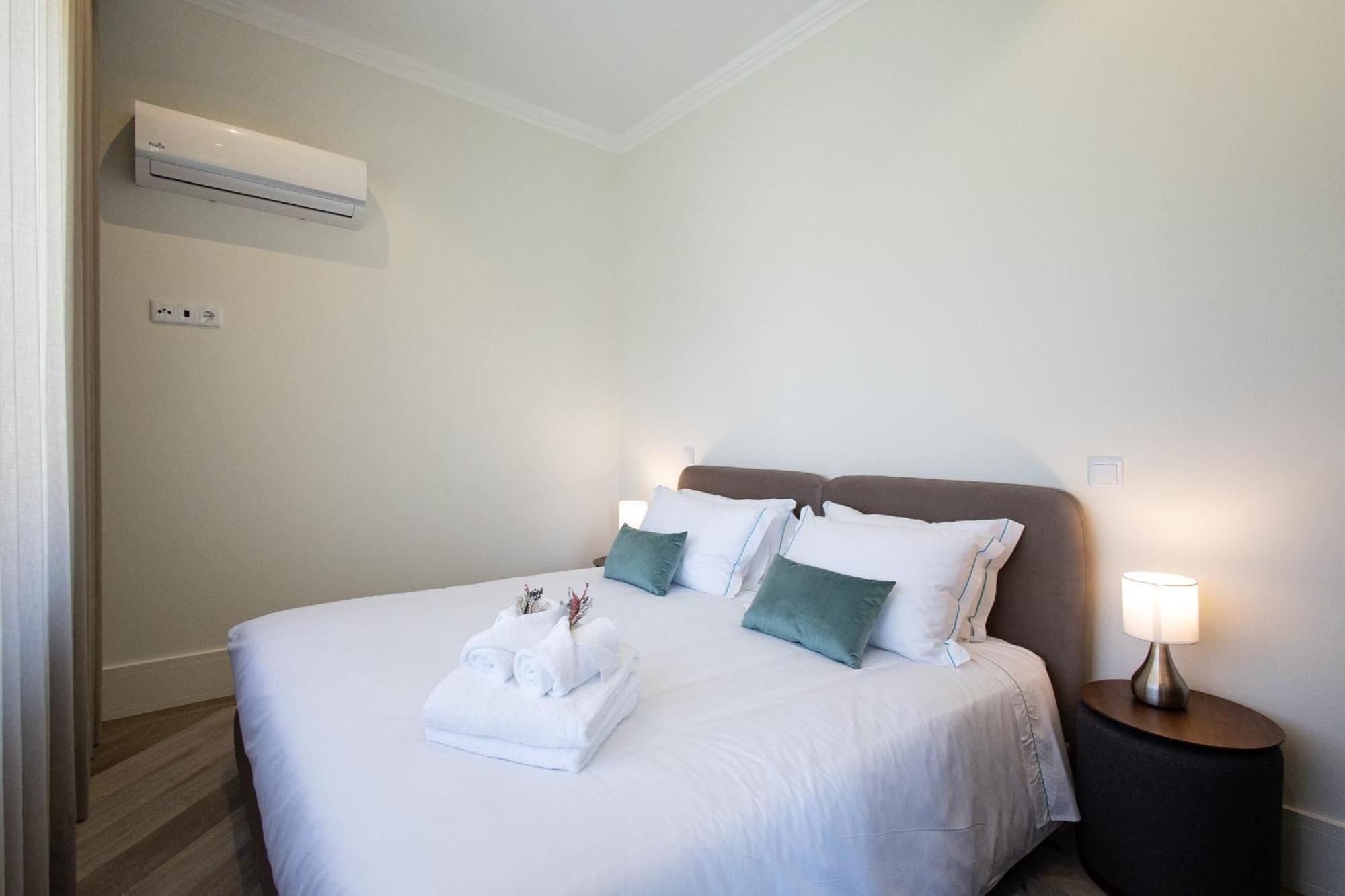 19 Nineteen Suites - Espinho إسبِنو الغرفة الصورة