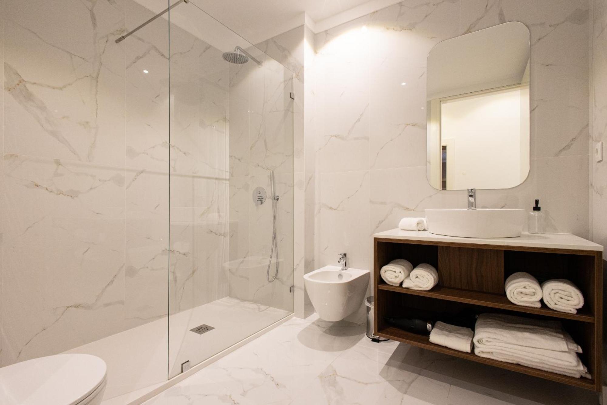 19 Nineteen Suites - Espinho إسبِنو الغرفة الصورة