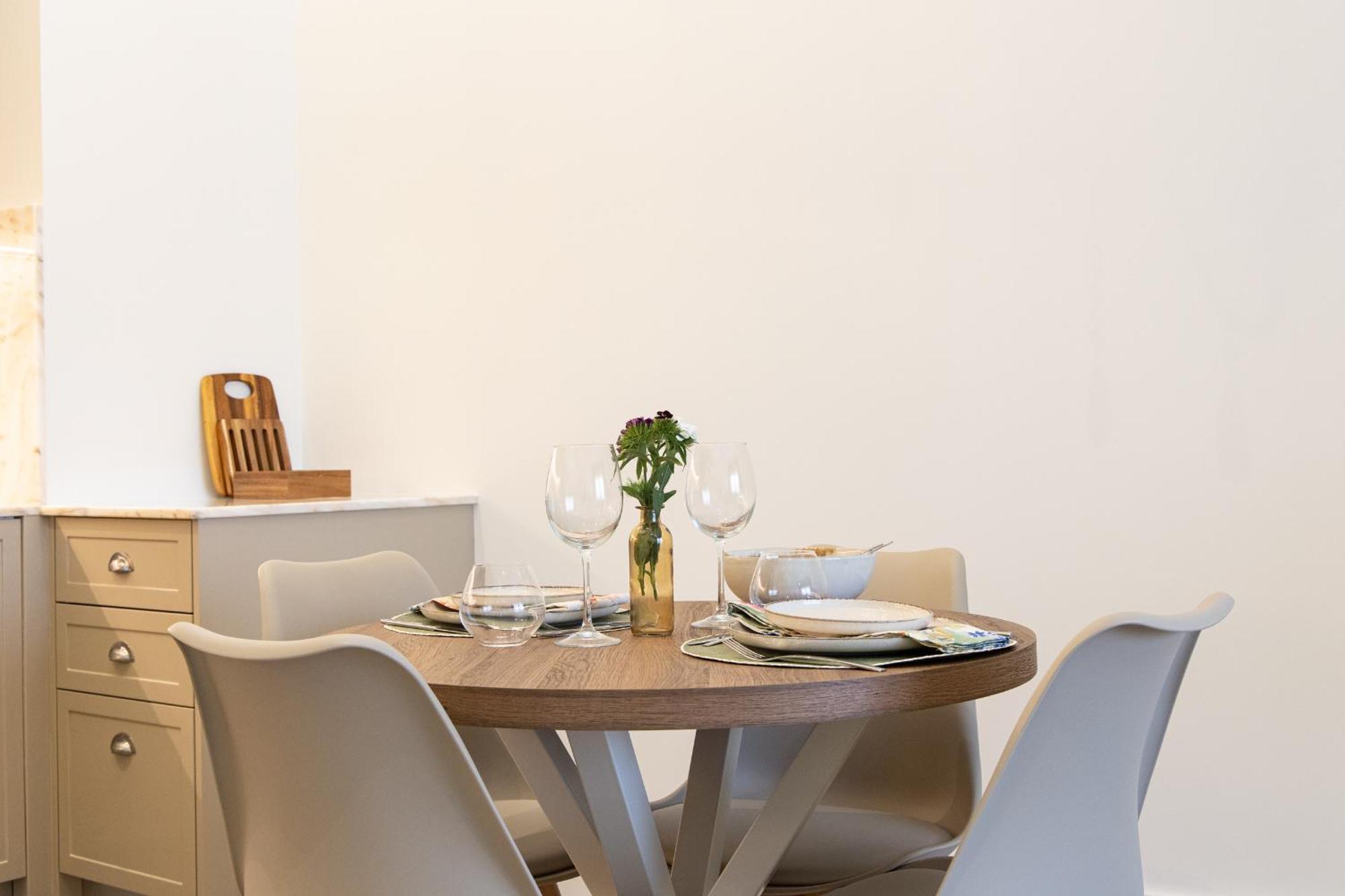 19 Nineteen Suites - Espinho إسبِنو الغرفة الصورة