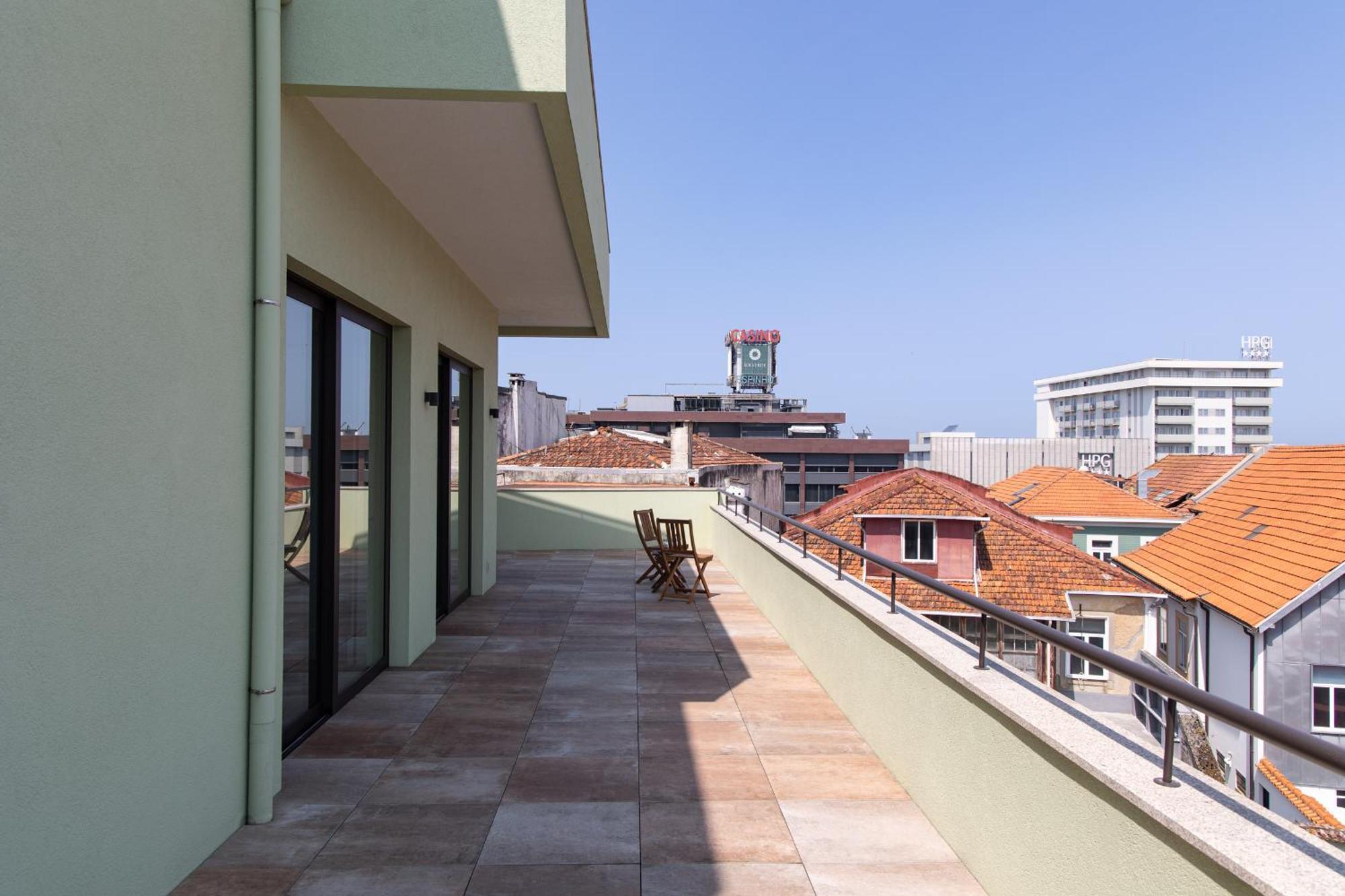 19 Nineteen Suites - Espinho إسبِنو الغرفة الصورة