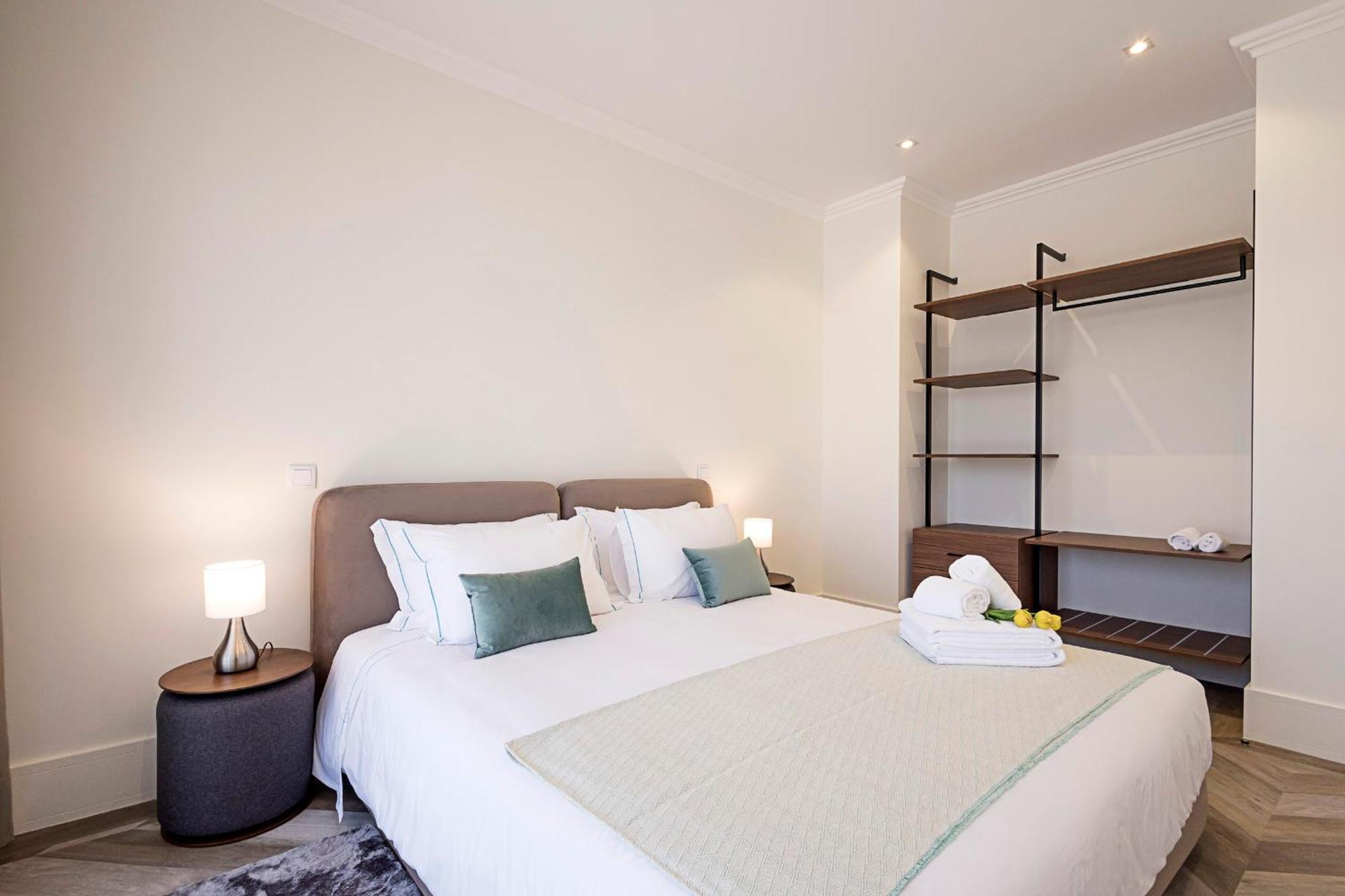 19 Nineteen Suites - Espinho إسبِنو الغرفة الصورة